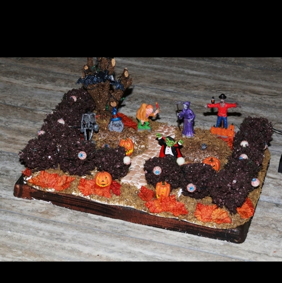 Lemax haunted front yard ❗no plug / as is _ Halloween - Picture 4 of 6